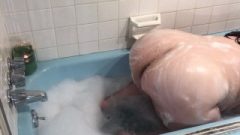 BBW Plumper Farts In Bubble Bath: Long, Loud, Bubbly Farting In Water