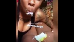 Lesbian Eating Cake Off Girlfriend’s Azz After She Farts On It.