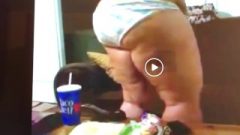 Taco Farts: Disgruntled Customer Sucking Cock A Loud FART On Her Taco Bell Meal